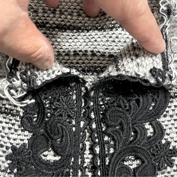 CHICO'S Black and Gray Tweed Fringed Lace Cardigan Jacket size 1 - Picture 9 of 16